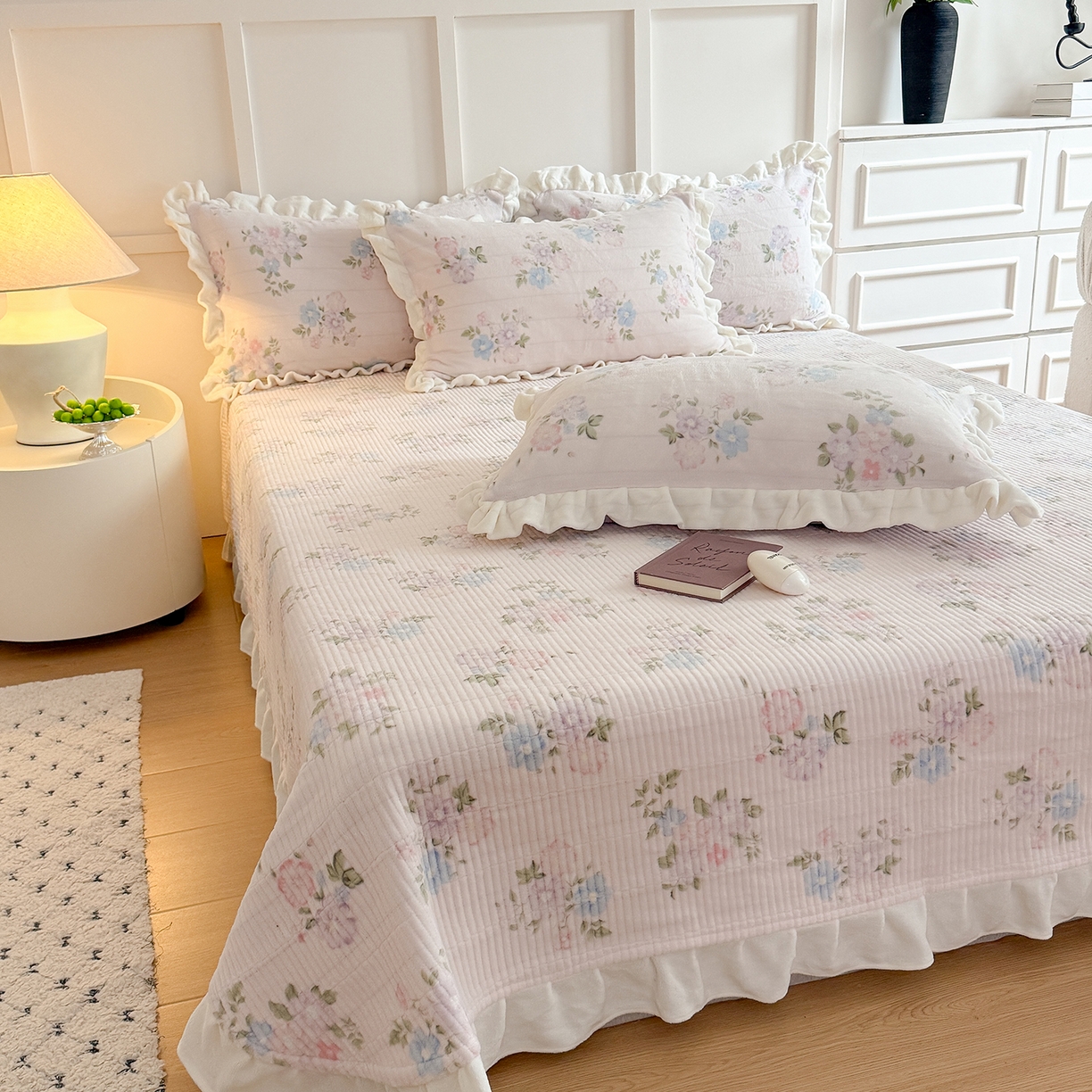 91家纺网 家纺一手货源 找家纺 潘朵拉家纺 2025新款法式牛奶绒双层花边四件套 梨禾小姐