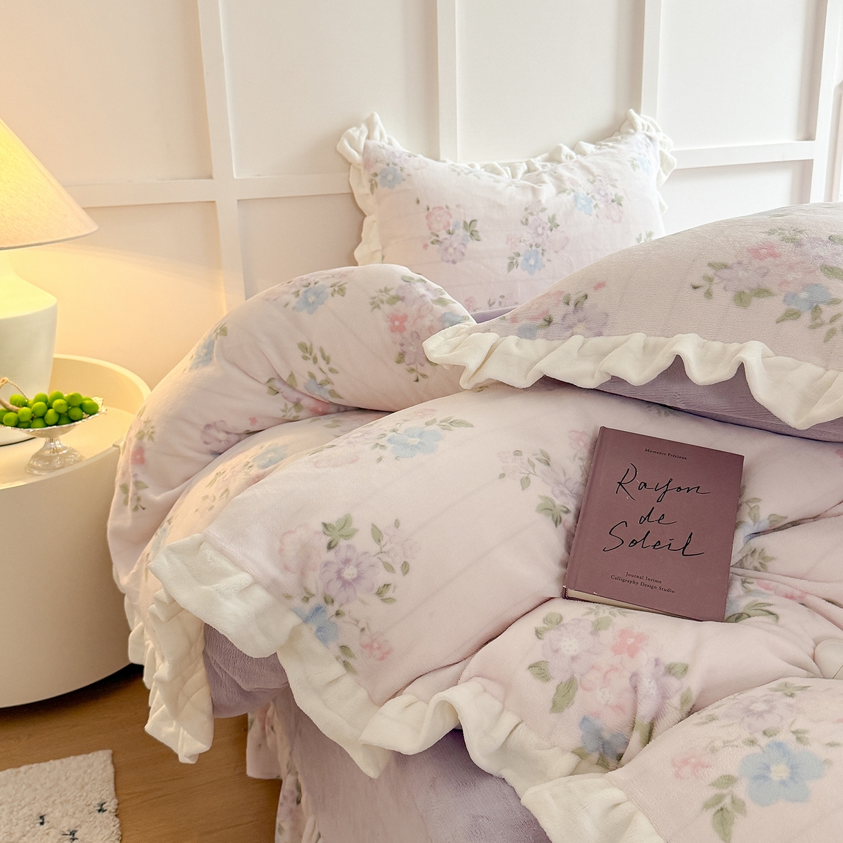 91家纺网 家纺一手货源 找家纺 潘朵拉家纺 2025新款法式牛奶绒双层花边四件套 梨禾小姐