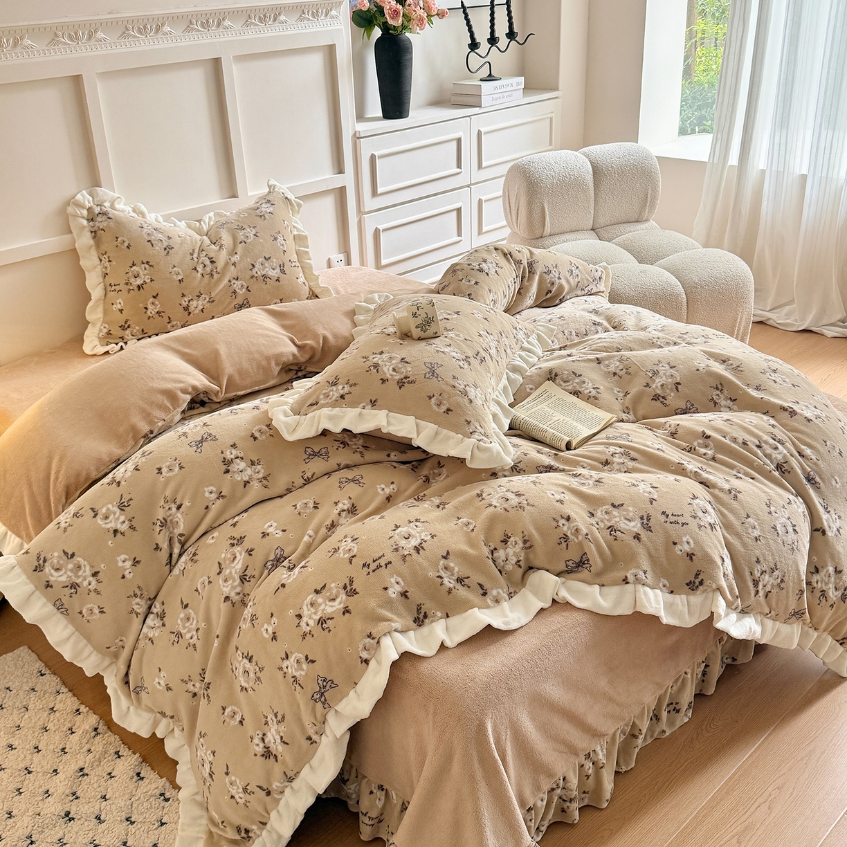 91家纺网 家纺一手货源 找家纺 潘朵拉家纺 2025新款法式牛奶绒双层花边四件套 晚秋