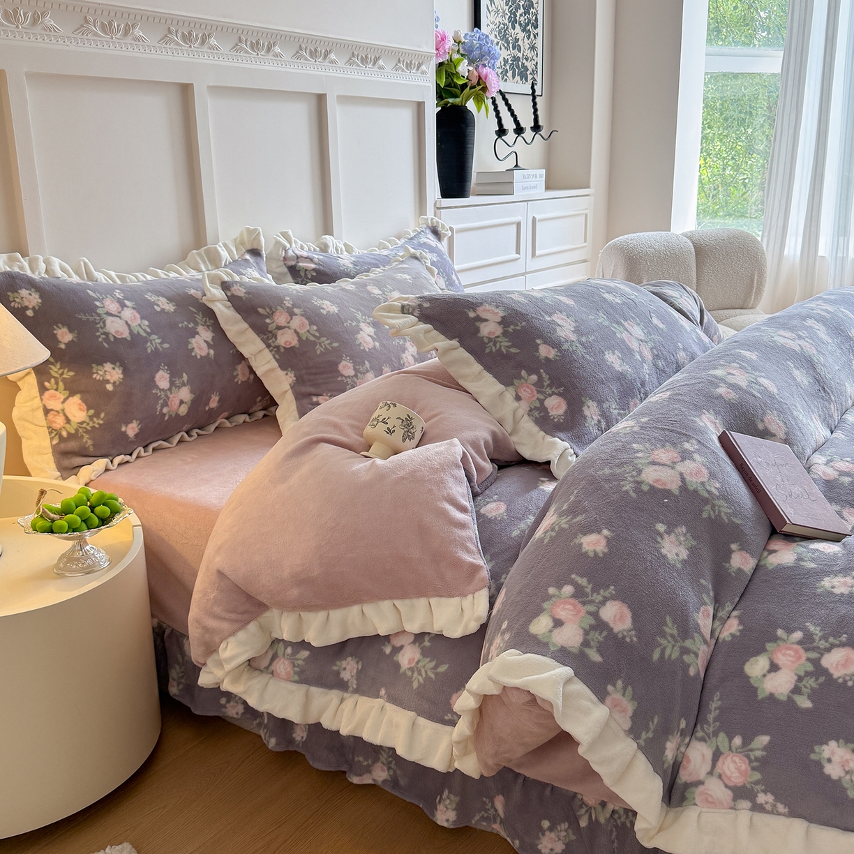 潘朵拉家纺 2025新款法式牛奶绒双层花边四件套 紫密花间