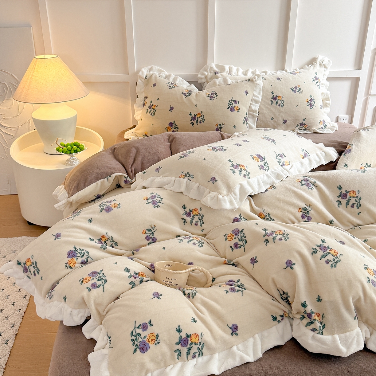 91家纺网 家纺一手货源 找家纺 潘朵拉家纺 2025新款法式牛奶绒双层花边四件套 紫苏