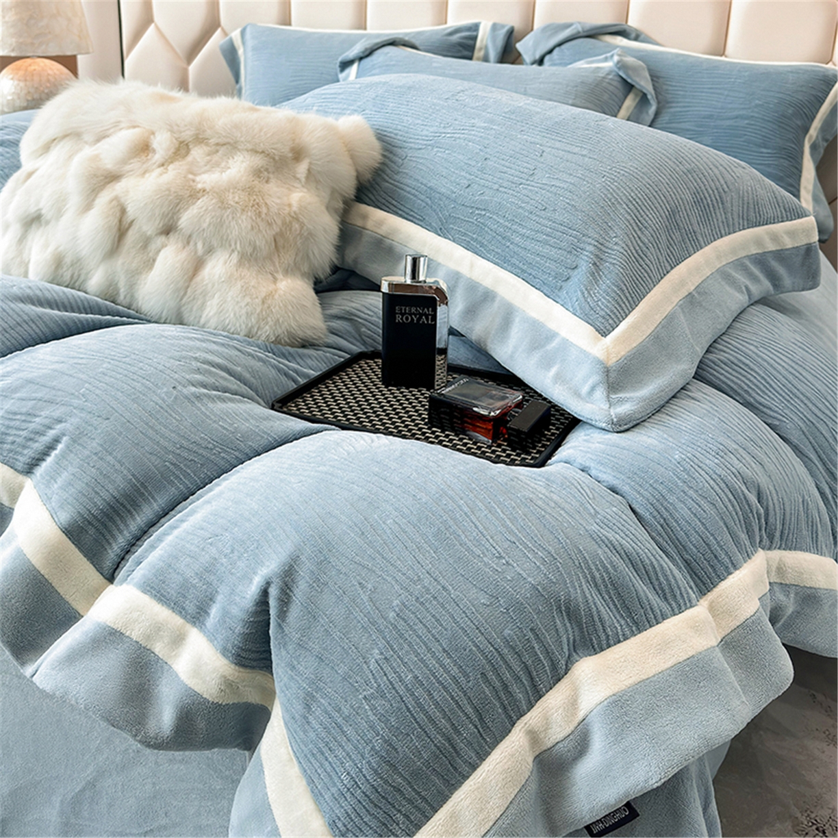 91家纺网 家纺一手货源 找家纺 家居1号家纺 2025新款230克全消光瑞丽牛奶绒烂花四件套（控价标准258加大278 会员优惠10元） 瑞丽-温馨蓝