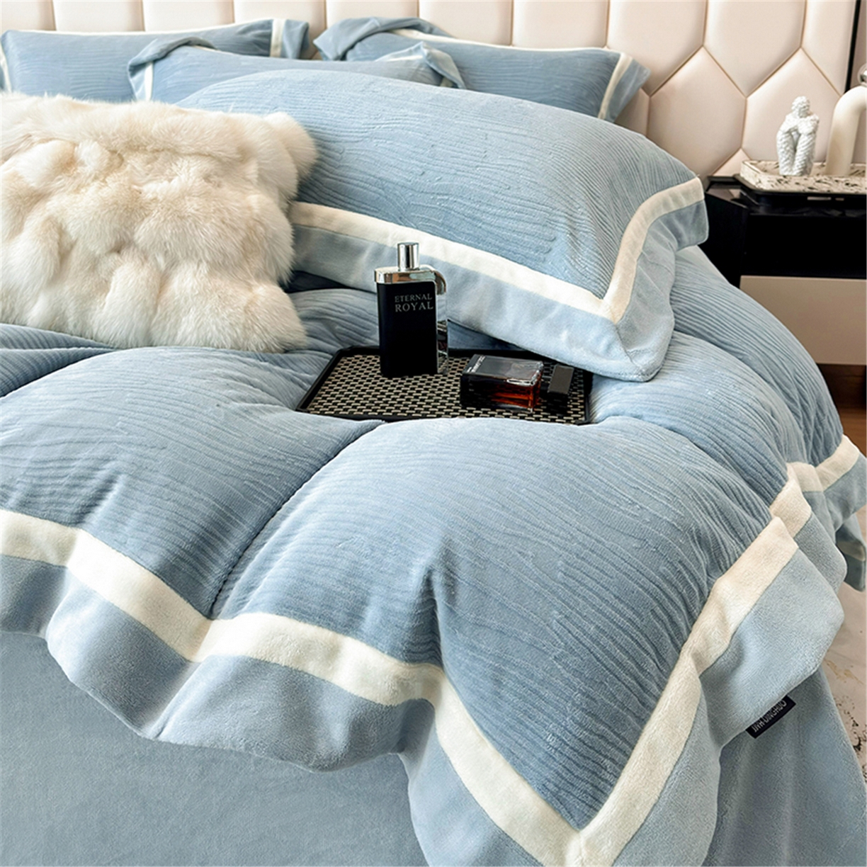 91家纺网 家纺一手货源 找家纺 家居1号家纺 2025新款230克全消光瑞丽牛奶绒烂花四件套（控价标准258加大278 会员优惠10元） 瑞丽-温馨蓝