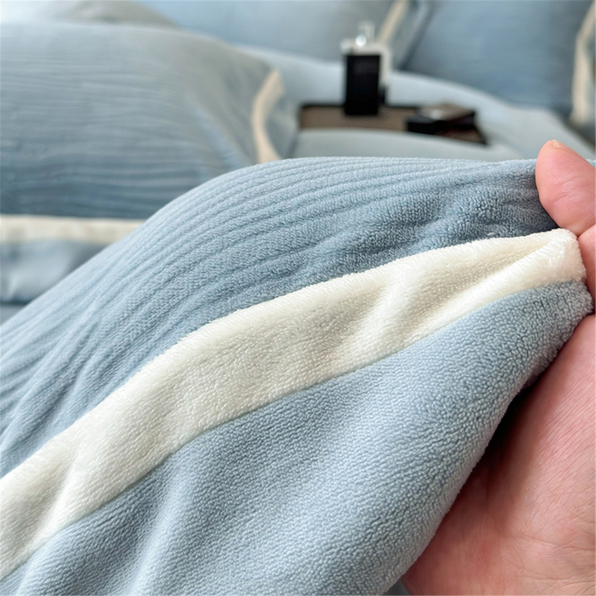 91家纺网 家纺一手货源 找家纺 家居1号家纺 2025新款230克全消光瑞丽牛奶绒烂花四件套（控价标准258加大278 会员优惠10元） 瑞丽-温馨蓝