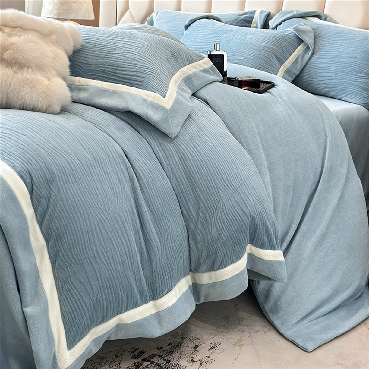 91家纺网 家纺一手货源 找家纺 家居1号家纺 2025新款230克全消光瑞丽牛奶绒烂花四件套（控价标准258加大278 会员优惠10元） 瑞丽-温馨蓝