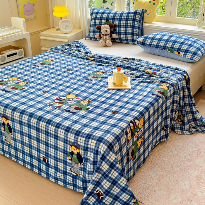 91家纺网 家纺一手货源 找家纺 澜妃 2025新款高克重软软糯糯牛奶绒单床单CD系列（小红书推荐） CD-蓝格英伦熊