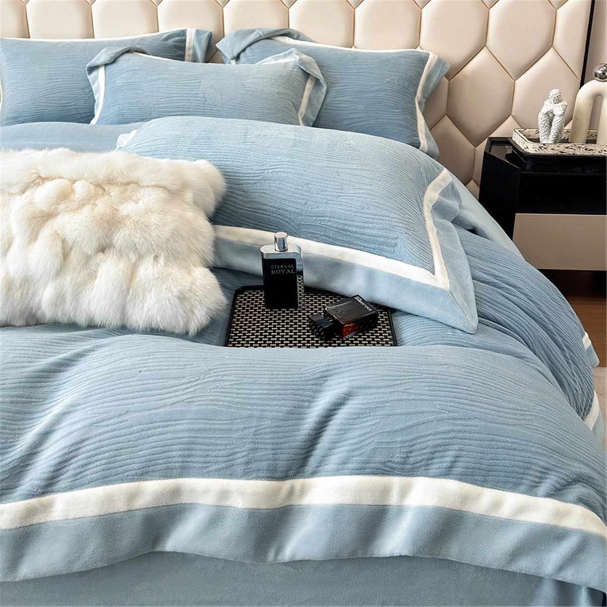 91家纺网 家纺一手货源 找家纺 家居1号家纺 2025新款230克全消光瑞丽牛奶绒烂花四件套（控价标准258加大278 会员优惠10元） 瑞丽-温馨蓝