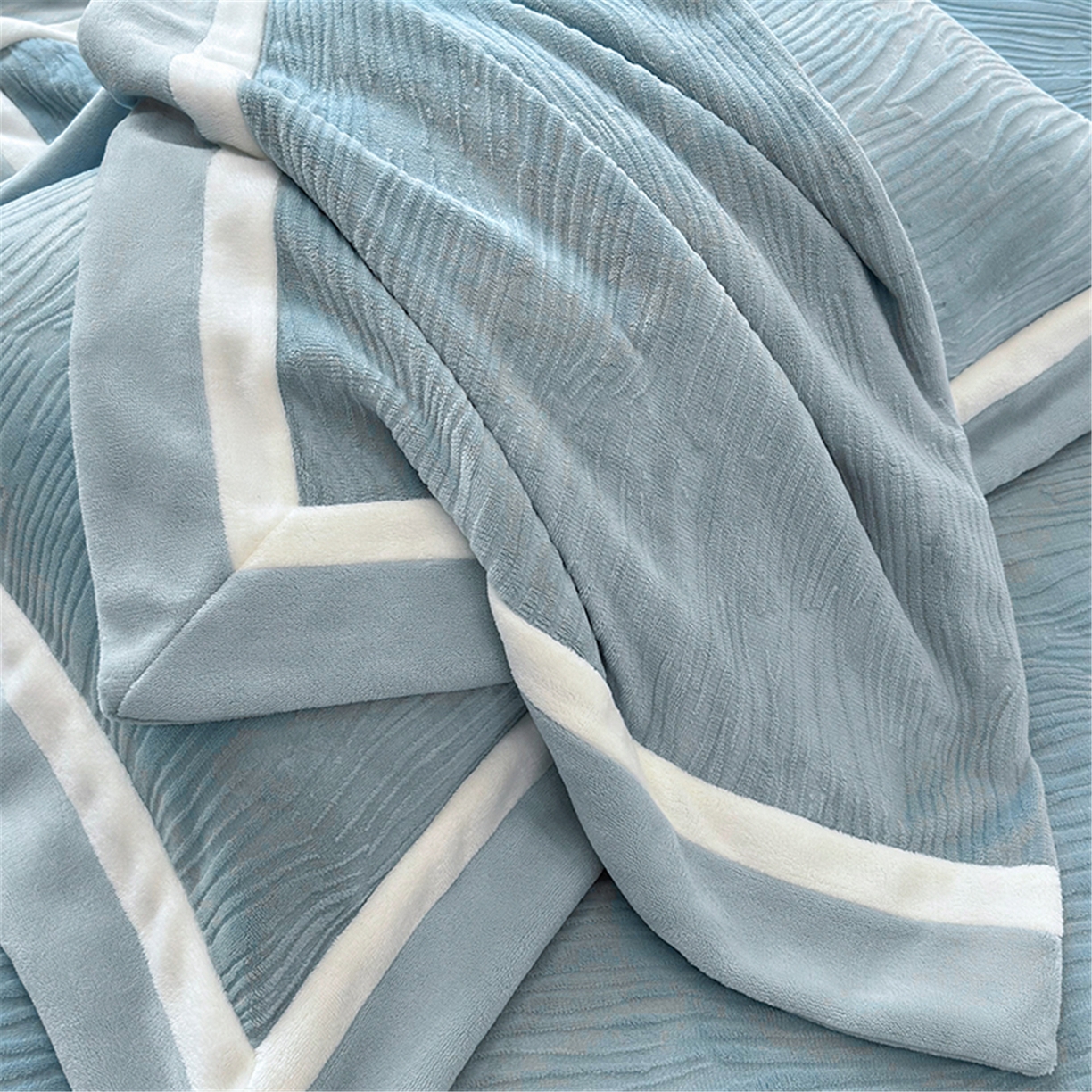 91家纺网 家纺一手货源 找家纺 家居1号家纺 2025新款230克全消光瑞丽牛奶绒烂花四件套（控价标准258加大278 会员优惠10元） 瑞丽-温馨蓝