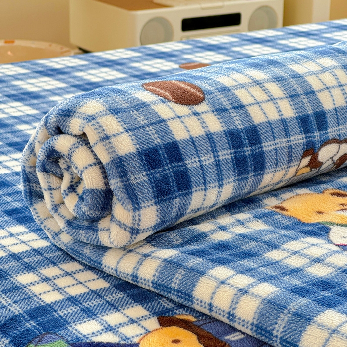 91家纺网 家纺一手货源 找家纺 澜妃 2025新款高克重软软糯糯牛奶绒单床单CD系列（小红书推荐） CD-蓝格英伦熊