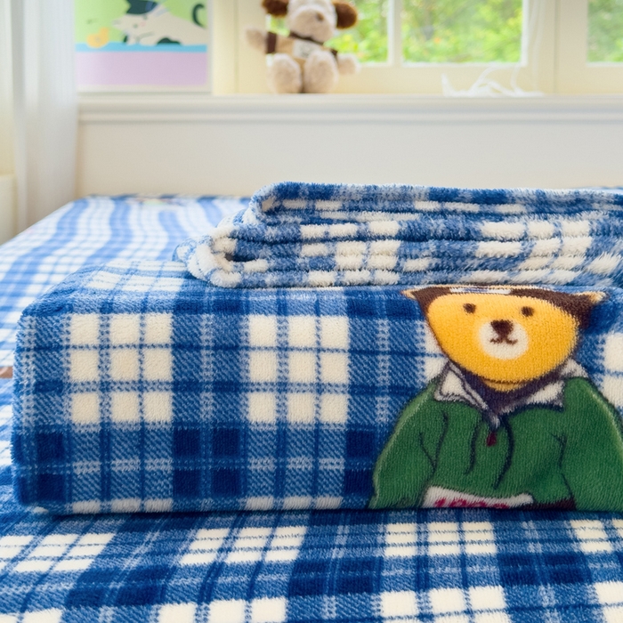 91家纺网 家纺一手货源 找家纺 澜妃 2025新款高克重软软糯糯牛奶绒单床单CD系列（小红书推荐） CD-蓝格英伦熊