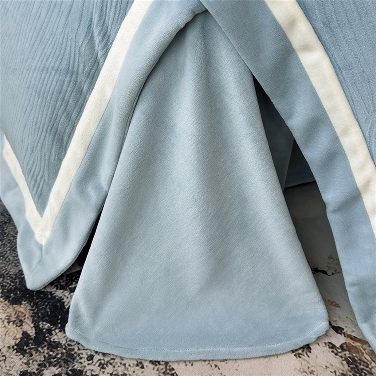 91家纺网 家纺一手货源 找家纺 家居1号家纺 2025新款230克全消光瑞丽牛奶绒烂花四件套（控价标准258加大278 会员优惠10元） 瑞丽-温馨蓝