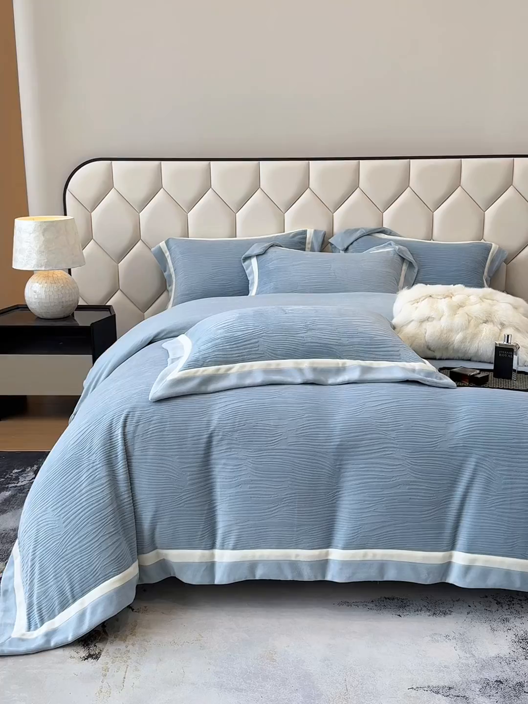 91家纺网 家纺一手货源 找家纺 家居1号家纺 2025新款230克全消光瑞丽牛奶绒烂花四件套（控价标准258加大278 会员优惠10元） 瑞丽-温馨蓝