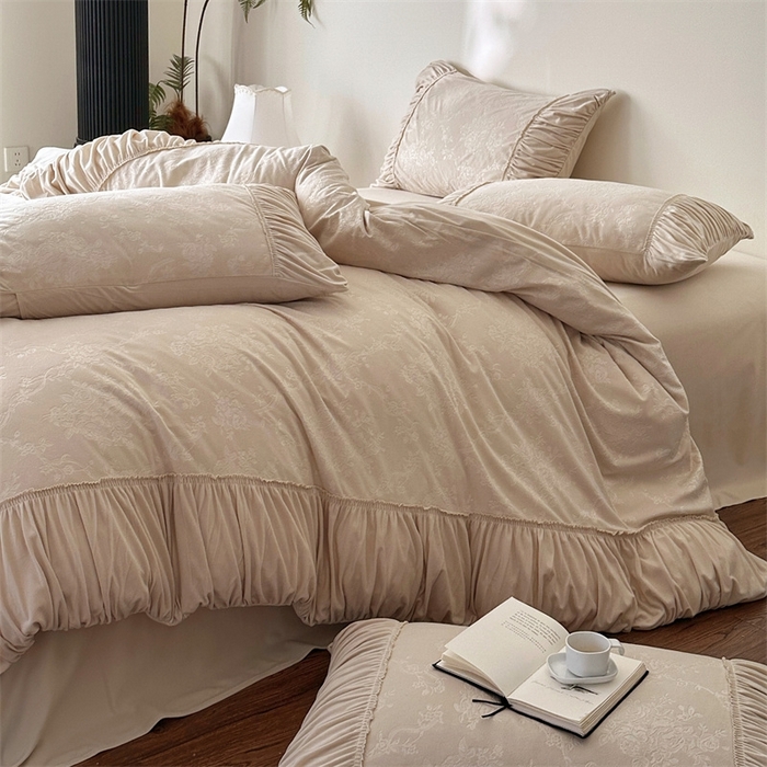 91家纺网 家纺一手货源 找家纺 （总）金奇达家纺 2025新款羽零™空气拉绒四件套热压纹四件套-【爱丽莎】 热压纹【爱丽莎】系列，标准号全网控价（折后券后）不低于218元 会员减45元