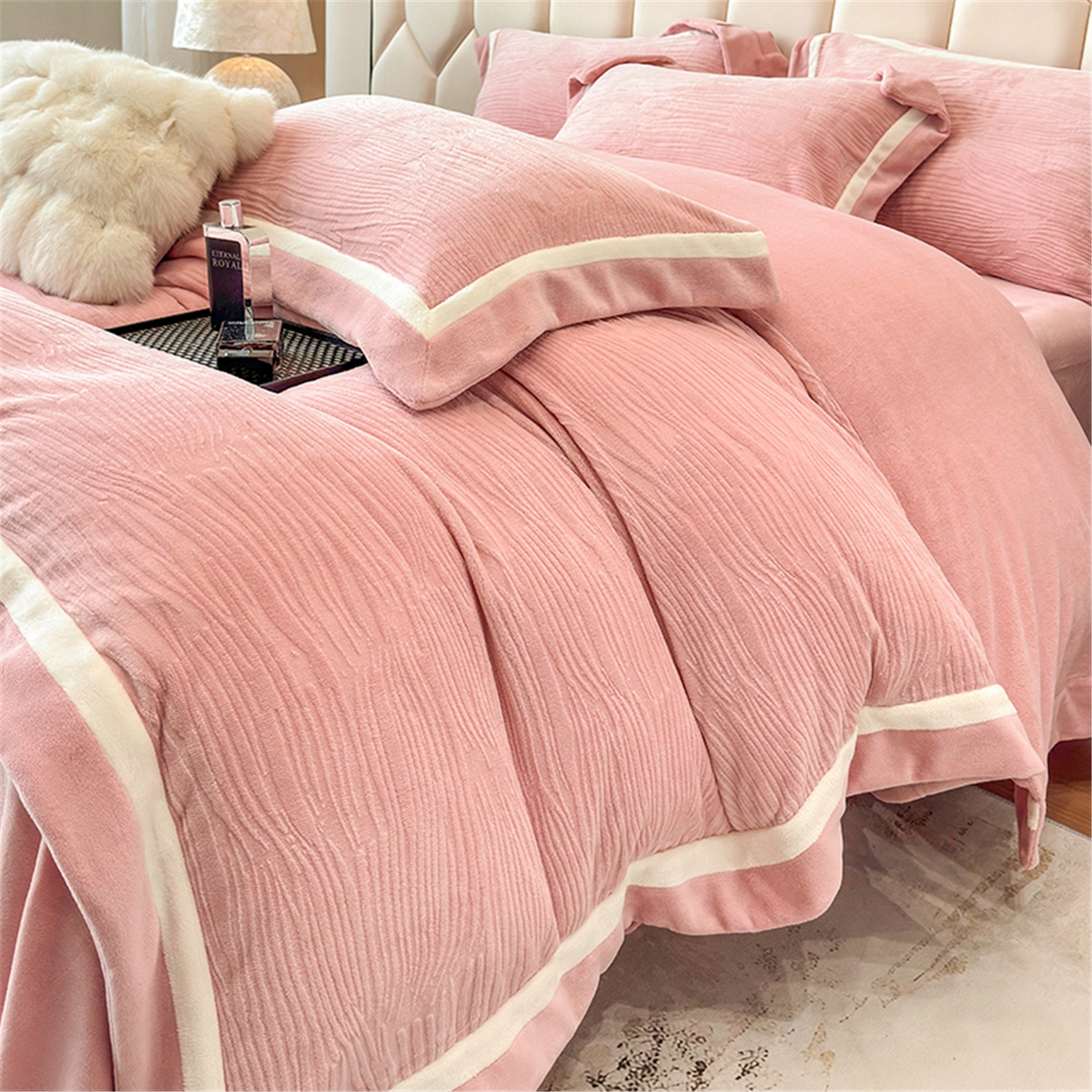 91家纺网 家纺一手货源 找家纺 家居1号家纺 2025新款230克全消光瑞丽牛奶绒烂花四件套（控价标准258加大278 会员优惠10元） 瑞丽-雅粉