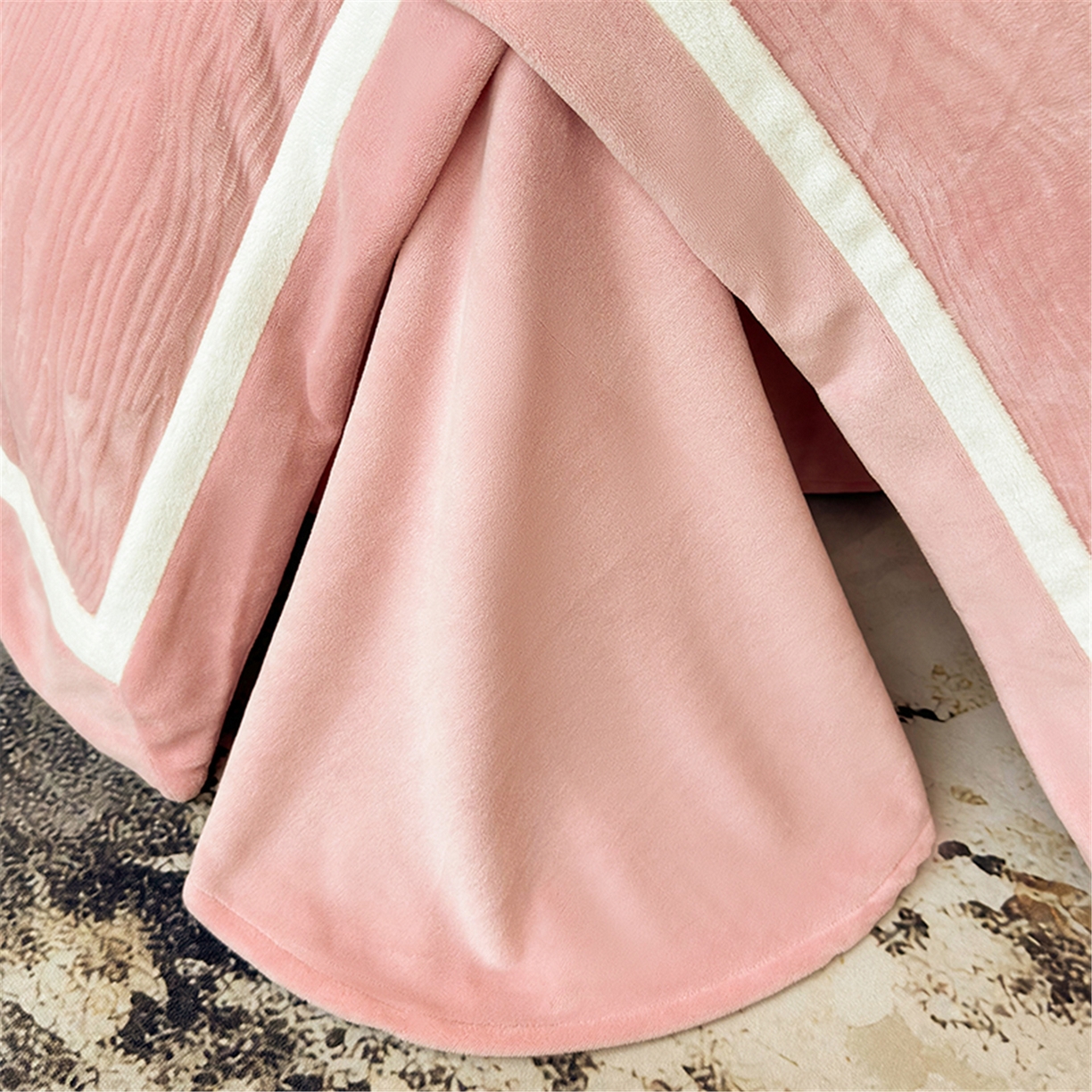 91家纺网 家纺一手货源 找家纺 家居1号家纺 2025新款230克全消光瑞丽牛奶绒烂花四件套（控价标准258加大278 会员优惠10元） 瑞丽-雅粉