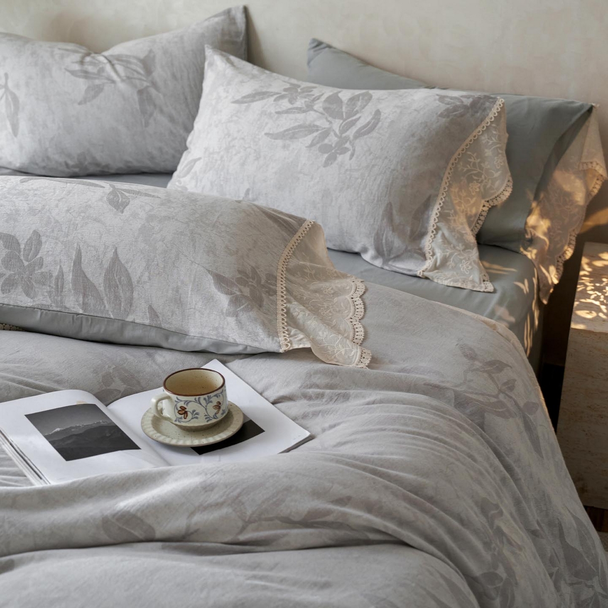 91家纺网 家纺一手货源 找家纺 涵宸家纺 2025新款A类全棉磨毛色织提花花边四件套 隐序曲