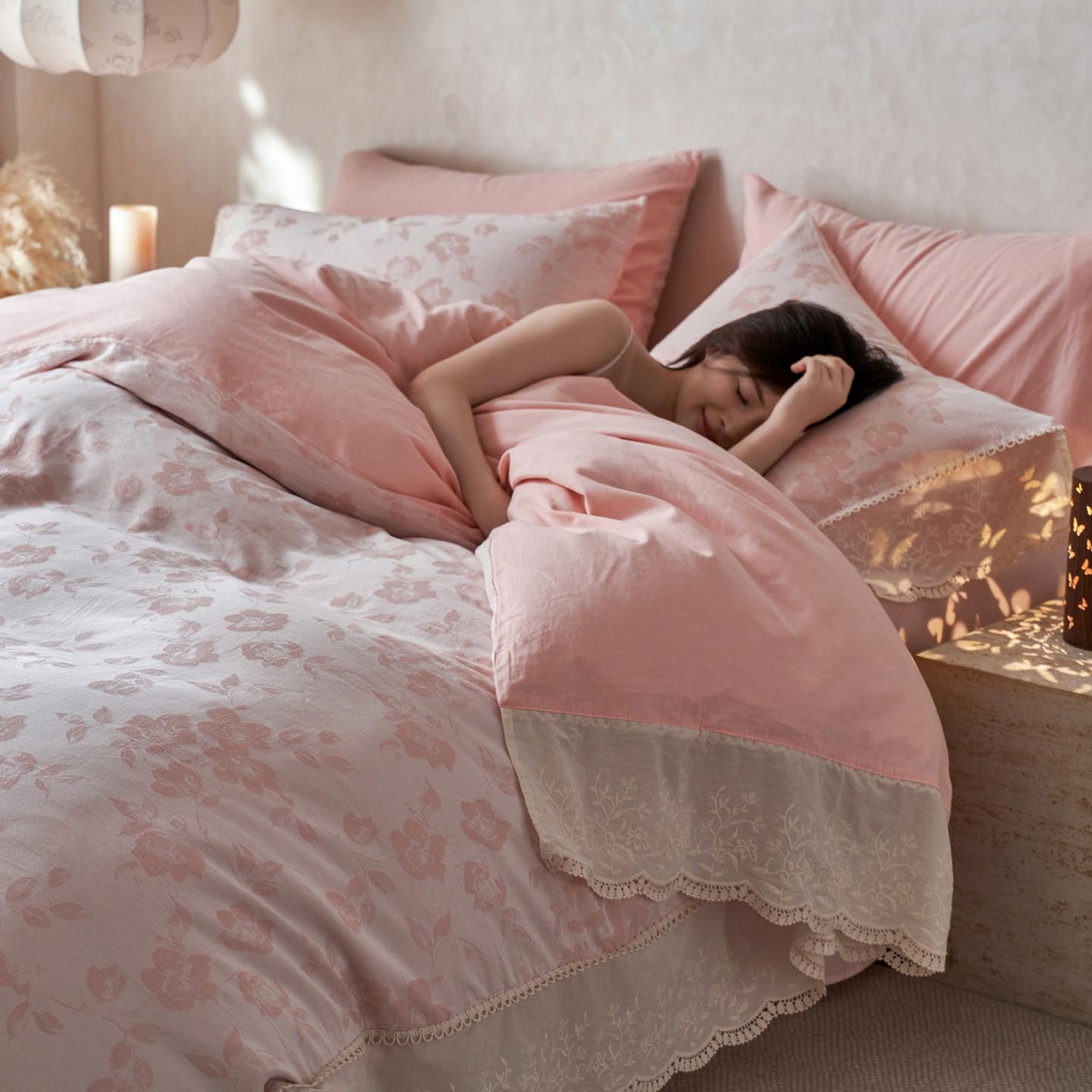 91家纺网 家纺一手货源 找家纺 涵宸家纺 2025新款A类全棉磨毛色织提花花边四件套 月移棠-粉