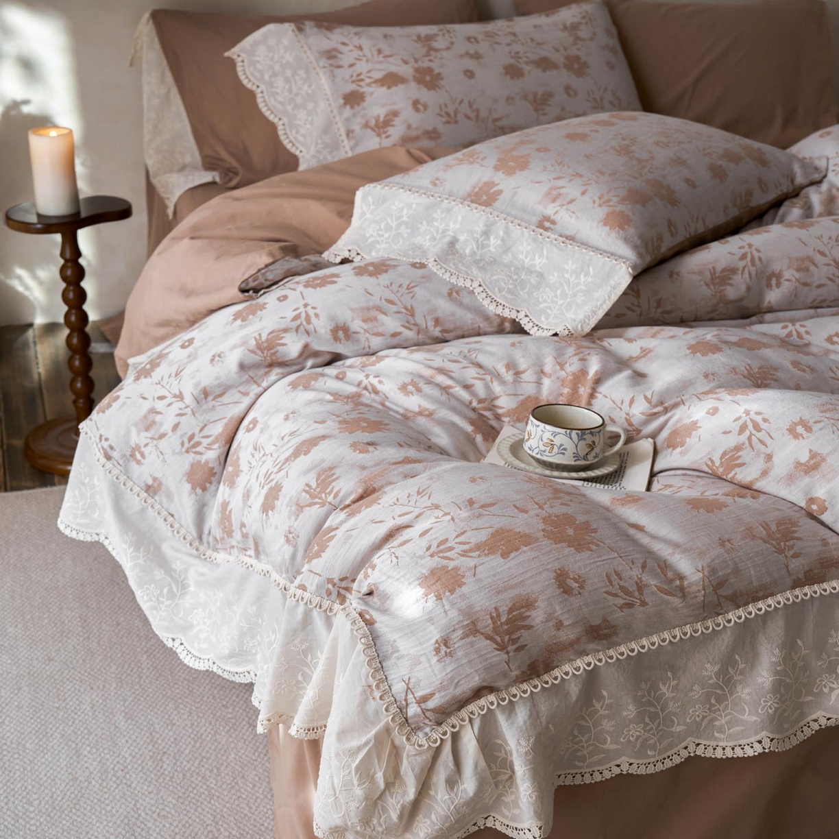 91家纺网 家纺一手货源 找家纺 涵宸家纺 2025新款A类全棉磨毛色织提花花边四件套 墨菡-咖