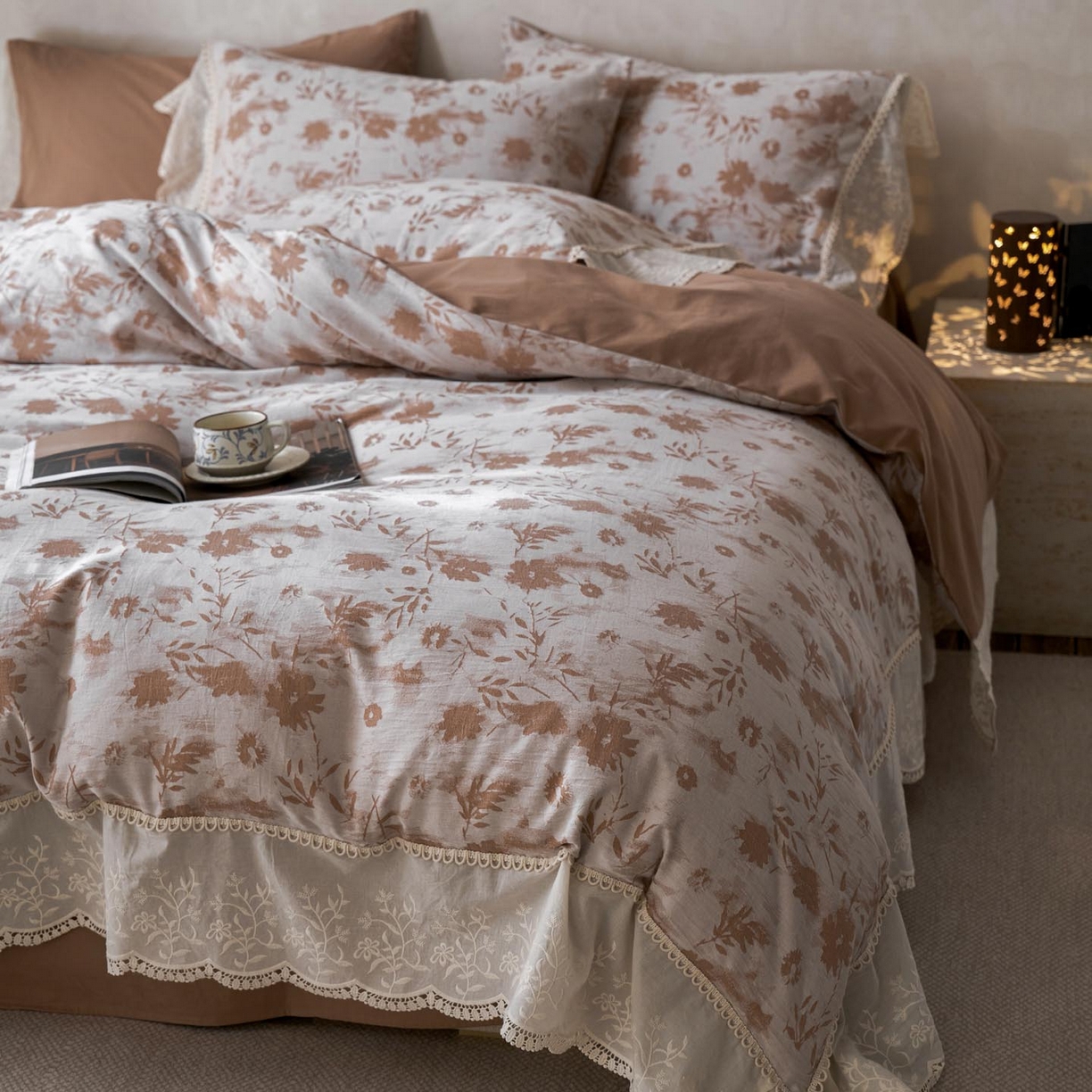 91家纺网 家纺一手货源 找家纺 涵宸家纺 2025新款A类全棉磨毛色织提花花边四件套 墨菡-咖