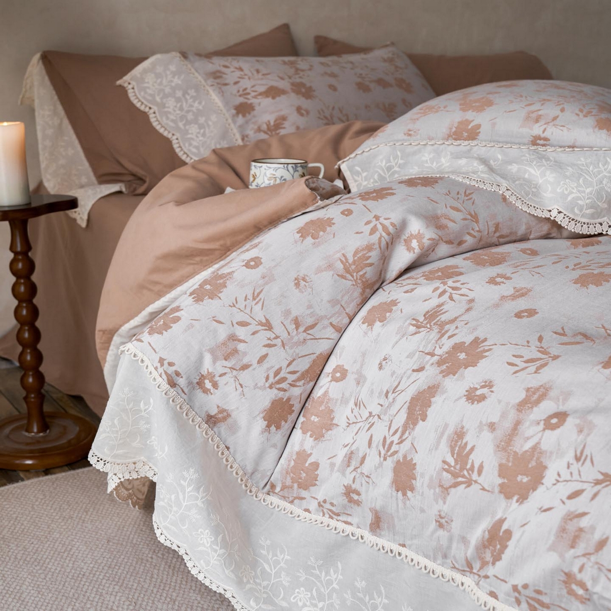 91家纺网 家纺一手货源 找家纺 涵宸家纺 2025新款A类全棉磨毛色织提花花边四件套 墨菡-咖