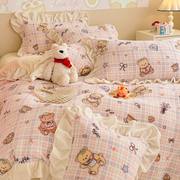 91家纺网 家纺一手货源 找家纺 芯贝儿 2025款加厚小清新花边牛奶绒卡通四件套 Q萌小熊