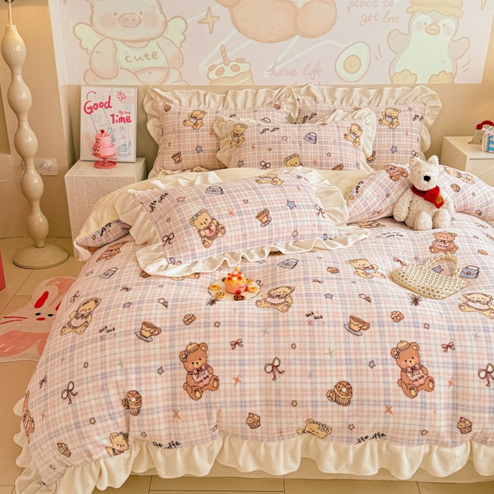 91家纺网 家纺一手货源 找家纺 芯贝儿 2025款加厚小清新花边牛奶绒卡通四件套 Q萌小熊