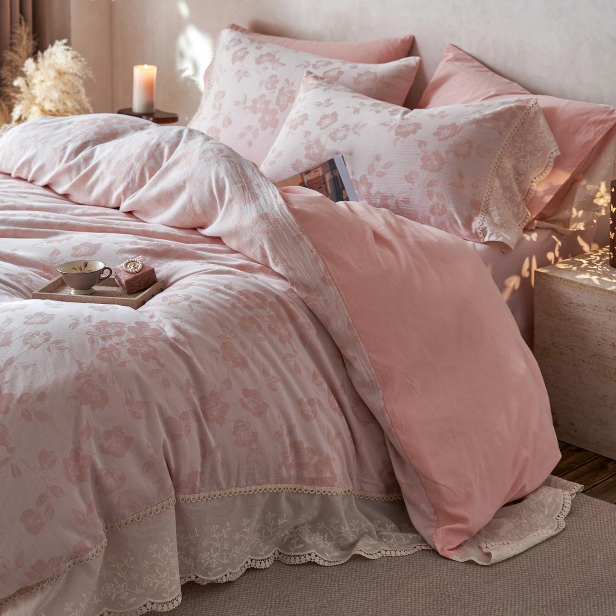 91家纺网 家纺一手货源 找家纺 涵宸家纺 2025新款A类全棉磨毛色织提花花边四件套 月移棠-粉