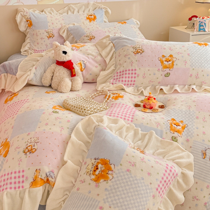 91家纺网 家纺一手货源 找家纺 芯贝儿 2025款加厚小清新花边牛奶绒卡通四件套 花园狗