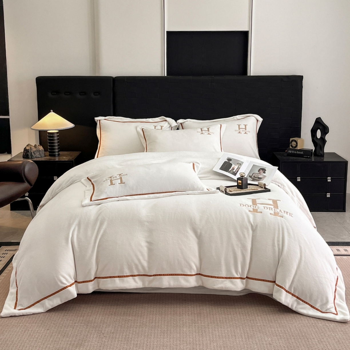 91家纺网 家纺一手货源 找家纺 露梦家纺 2025新款A类牛奶绒工艺款刺绣四件套-艾伦系列（提供买家秀） 艾伦-皓月白