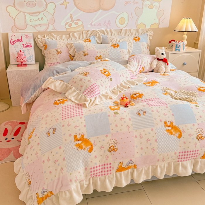 91家纺网 家纺一手货源 找家纺 芯贝儿 2025款加厚小清新花边牛奶绒卡通四件套 花园狗