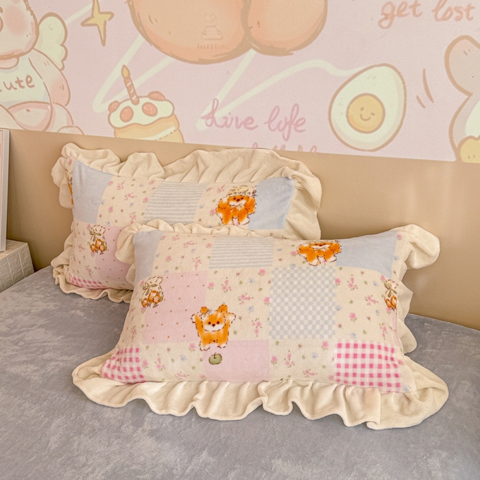 91家纺网 家纺一手货源 找家纺 芯贝儿 2025款加厚小清新花边牛奶绒卡通四件套 花园狗