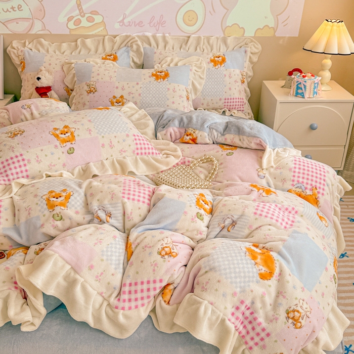 91家纺网 家纺一手货源 找家纺 芯贝儿 2025款加厚小清新花边牛奶绒卡通四件套 花园狗