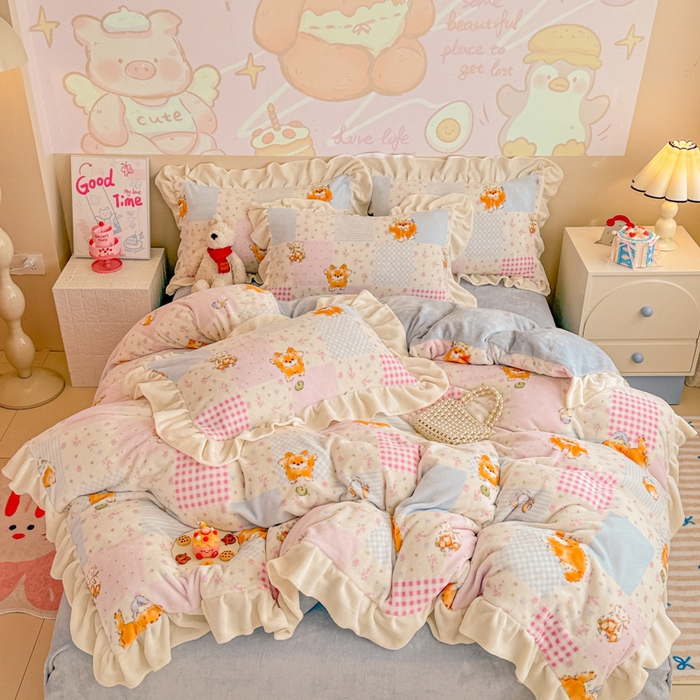 91家纺网 家纺一手货源 找家纺 芯贝儿 2025款加厚小清新花边牛奶绒卡通四件套 花园狗