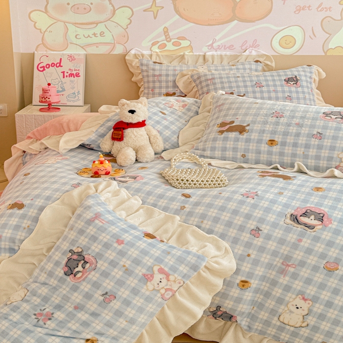 91家纺网 家纺一手货源 找家纺 芯贝儿 2025款加厚小清新花边牛奶绒卡通四件套 蓝格小狗