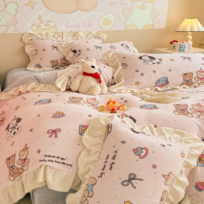 91家纺网 家纺一手货源 找家纺 芯贝儿 2025款加厚小清新花边牛奶绒卡通四件套 萌宠派对