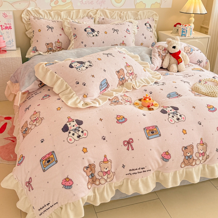 91家纺网 家纺一手货源 找家纺 芯贝儿 2025款加厚小清新花边牛奶绒卡通四件套 萌宠派对