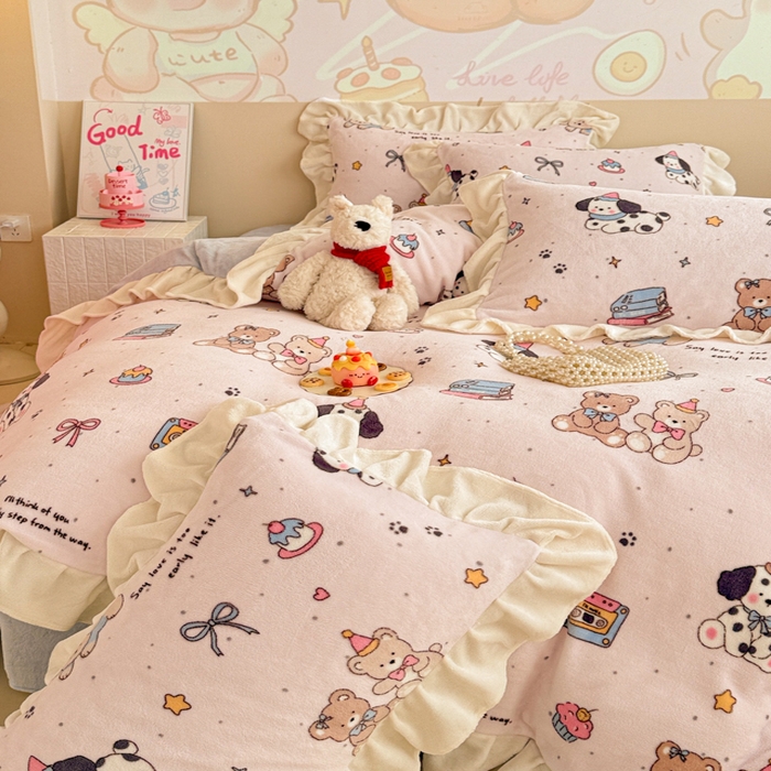 91家纺网 家纺一手货源 找家纺 芯贝儿 2025款加厚小清新花边牛奶绒卡通四件套 萌宠派对