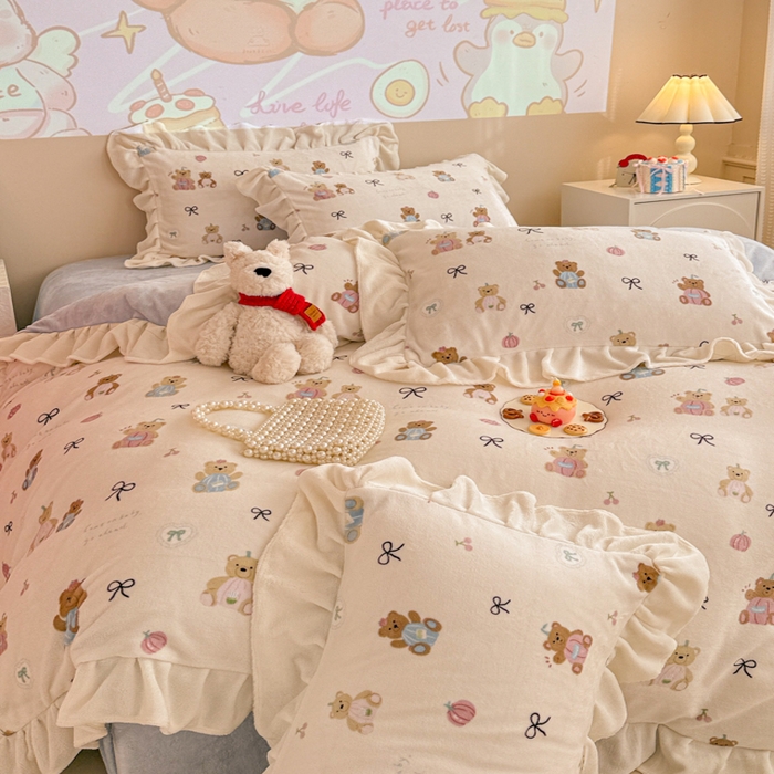 91家纺网 家纺一手货源 找家纺 芯贝儿 2025款加厚小清新花边牛奶绒卡通四件套 南瓜抱抱熊