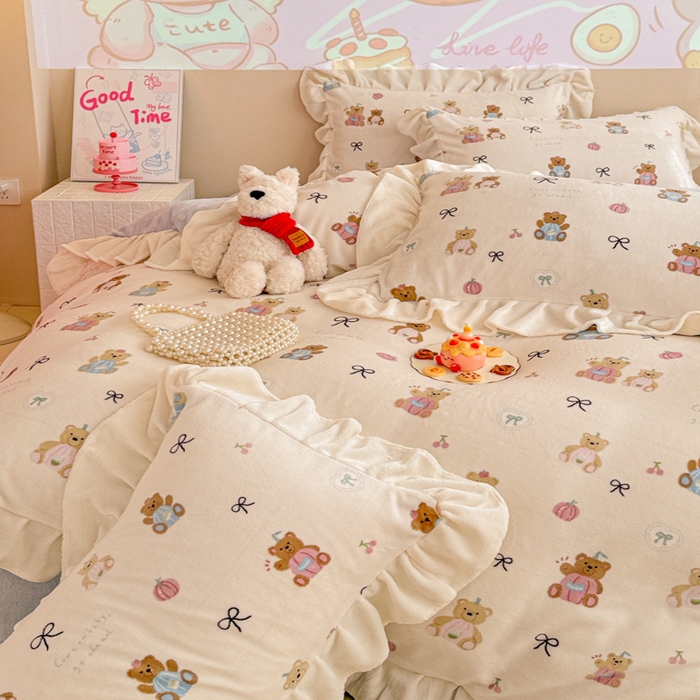 91家纺网 家纺一手货源 找家纺 芯贝儿 2025款加厚小清新花边牛奶绒卡通四件套 南瓜抱抱熊