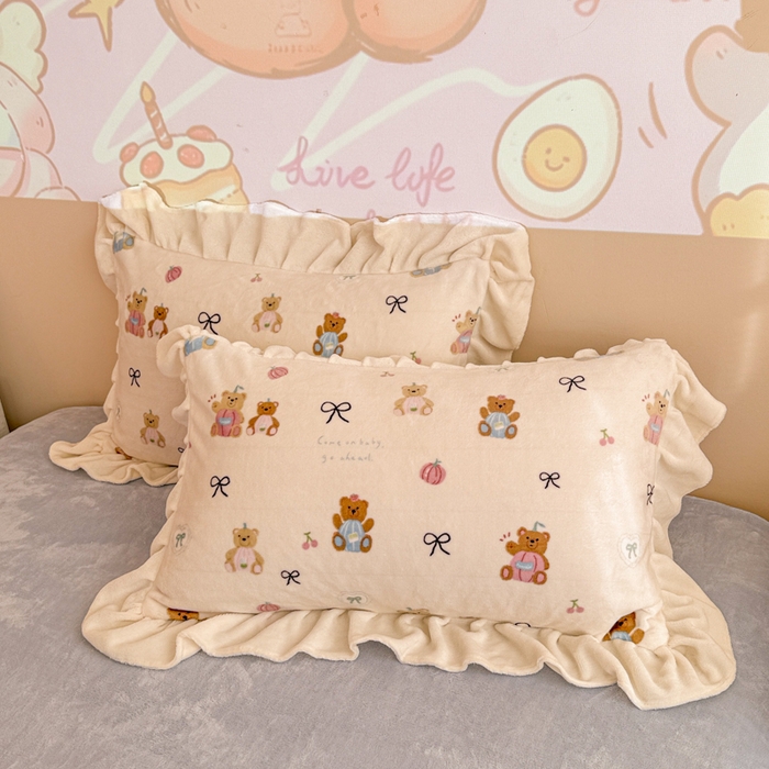 91家纺网 家纺一手货源 找家纺 芯贝儿 2025款加厚小清新花边牛奶绒卡通四件套 南瓜抱抱熊