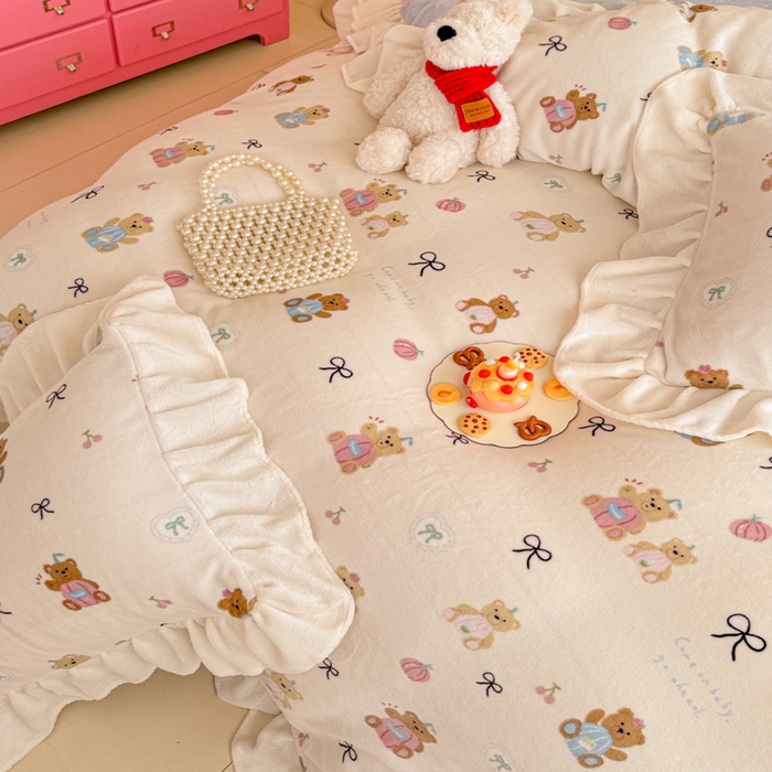 91家纺网 家纺一手货源 找家纺 芯贝儿 2025款加厚小清新花边牛奶绒卡通四件套 南瓜抱抱熊