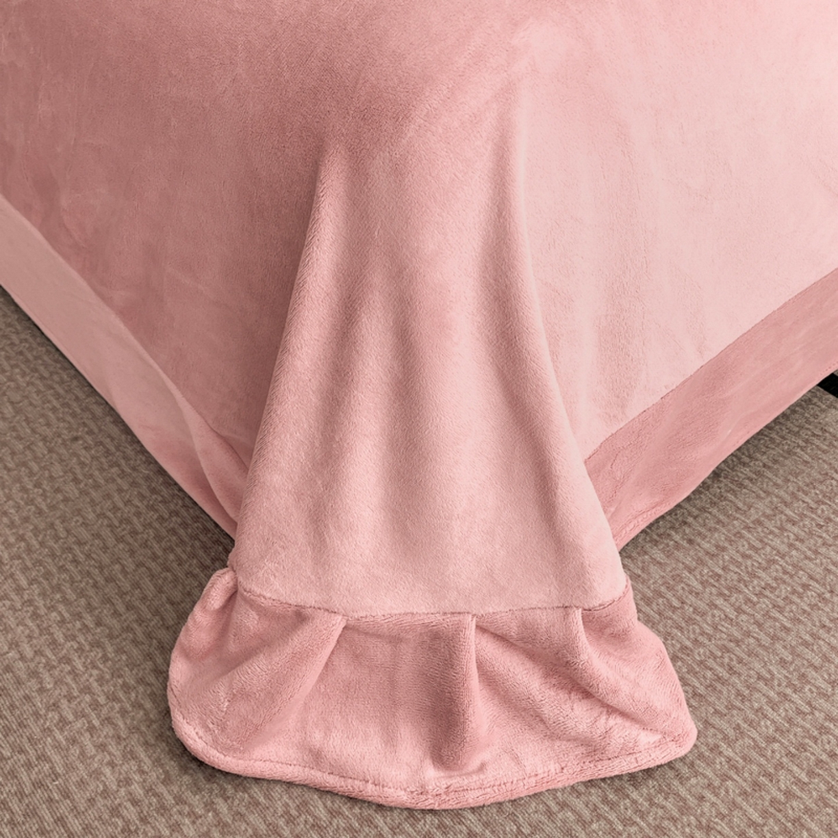 91家纺网 家纺一手货源 找家纺 露梦家纺 2025新款A类牛奶绒工艺款刺绣四件套-艾伦系列（提供买家秀） 艾伦-海棠粉