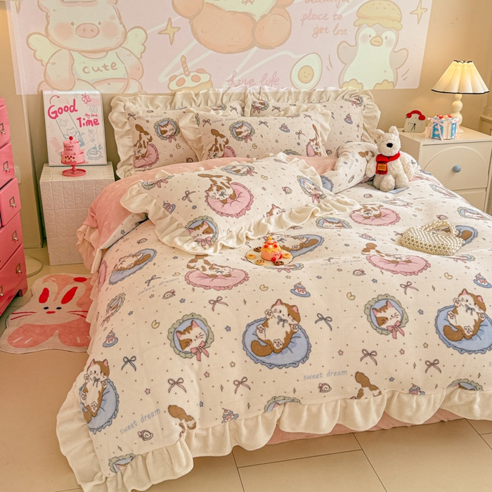 91家纺网 家纺一手货源 找家纺 芯贝儿 2025款加厚小清新花边牛奶绒卡通四件套 甜心猫咪