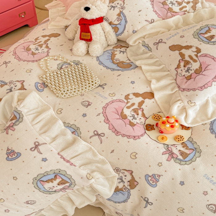 91家纺网 家纺一手货源 找家纺 芯贝儿 2025款加厚小清新花边牛奶绒卡通四件套 甜心猫咪