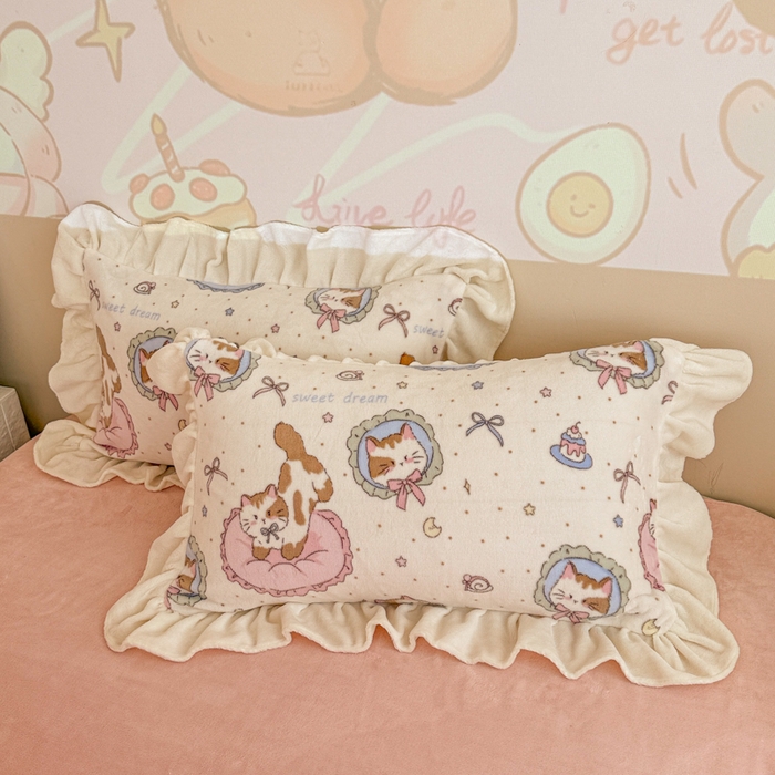 91家纺网 家纺一手货源 找家纺 芯贝儿 2025款加厚小清新花边牛奶绒卡通四件套 甜心猫咪