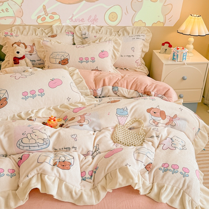 91家纺网 家纺一手货源 找家纺 芯贝儿 2025款加厚小清新花边牛奶绒卡通四件套 周末宠物园