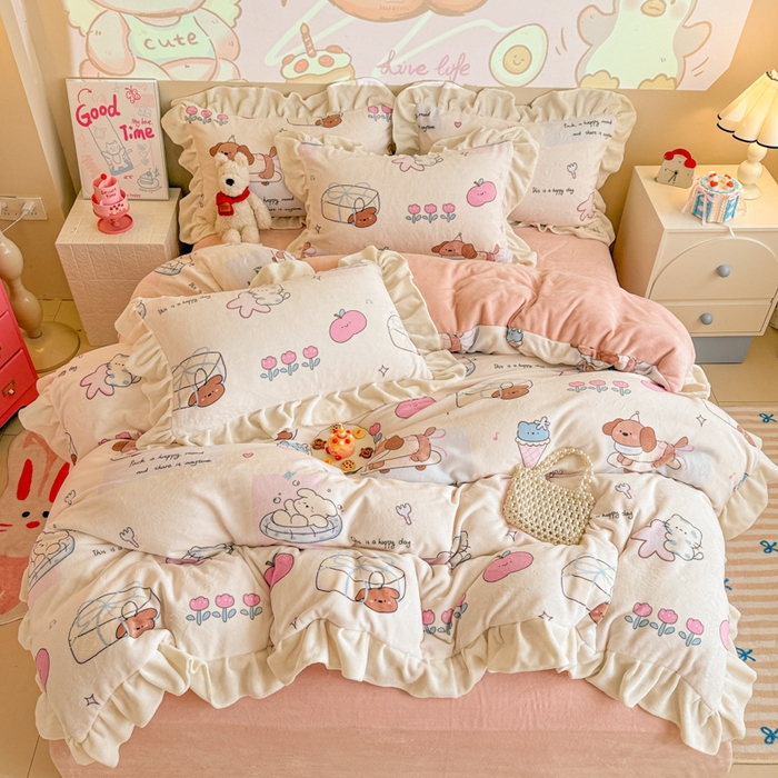 91家纺网 家纺一手货源 找家纺 芯贝儿 2025款加厚小清新花边牛奶绒卡通四件套 周末宠物园