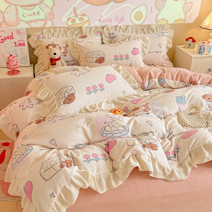 91家纺网 家纺一手货源 找家纺 芯贝儿 2025款加厚小清新花边牛奶绒卡通四件套 周末宠物园