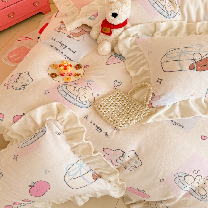 91家纺网 家纺一手货源 找家纺 芯贝儿 2025款加厚小清新花边牛奶绒卡通四件套 周末宠物园