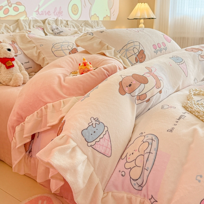 91家纺网 家纺一手货源 找家纺 芯贝儿 2025款加厚小清新花边牛奶绒卡通四件套 周末宠物园